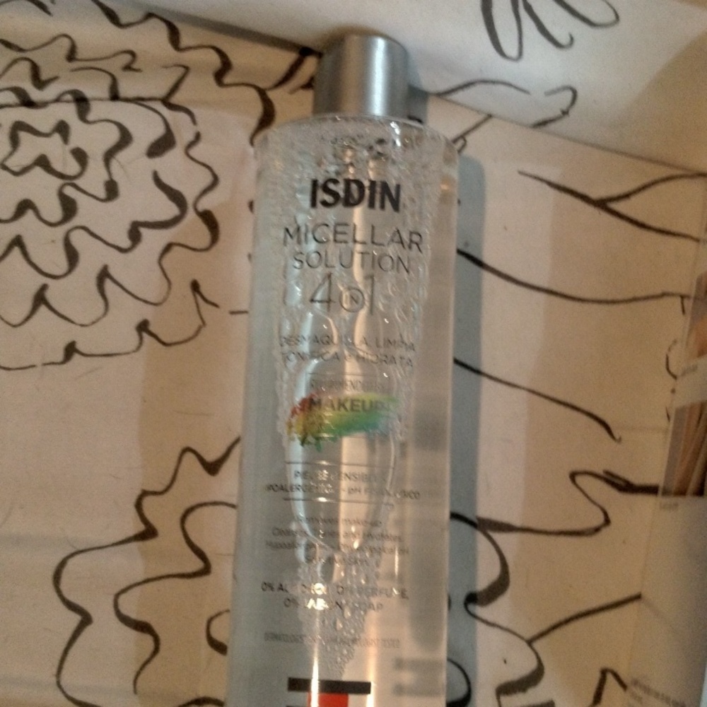 Micellar solution 4 in 1 make up remover